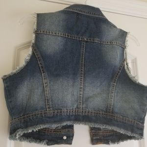 Sleeveless jean jacket